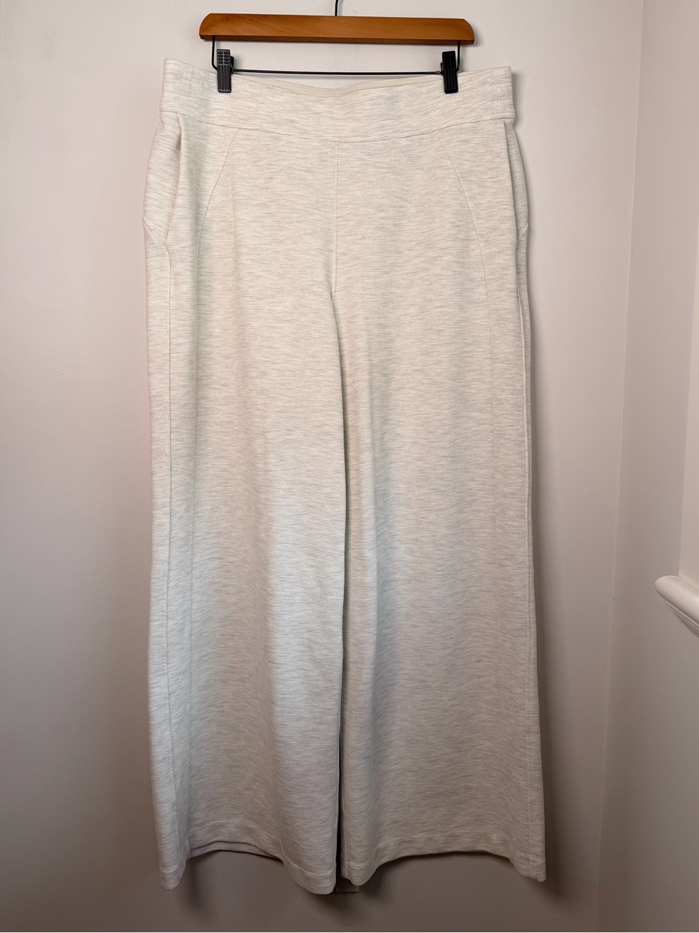 Lululemon Scuba Mid-Rise Wide-Leg Pant *Waffle